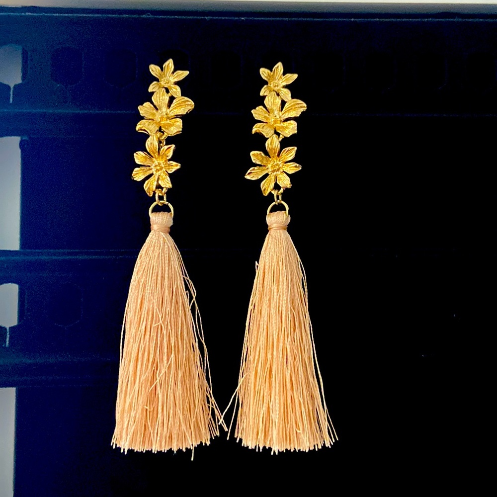 ☀️ Gold Tone Tassel Earrings
